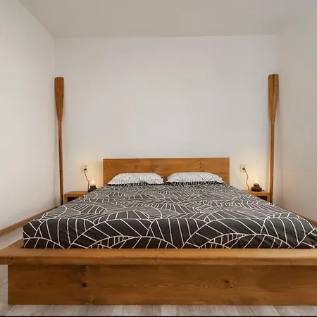 Boutique Blue Daire *